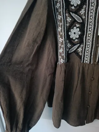 Blusa Zara bordada XS