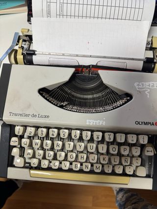 Máquina de escribir Olympia Traveller de Luxe