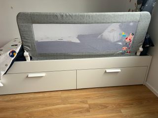 Cama blanca 90x200 cm , con Colchón incluido .