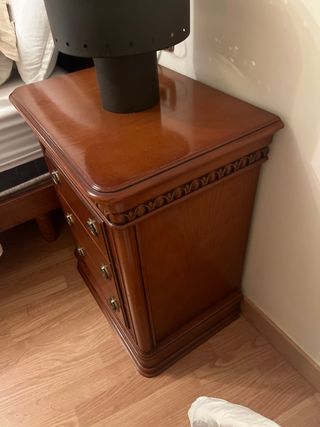 Mesitas de noche clásicas de madera