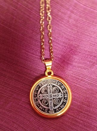 Medalla de San Benito  con cadena