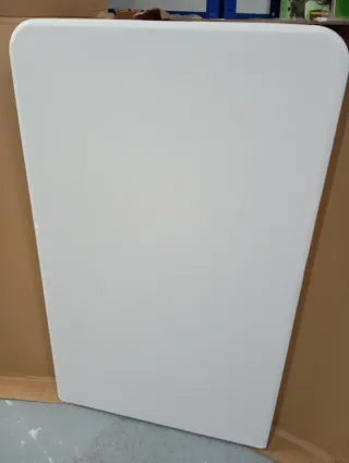 Tavolo pieghevole bianco in plastica