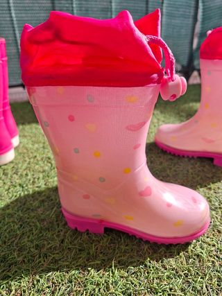 BOTAS DE AGUA PEPA PIG Y DECATHLON