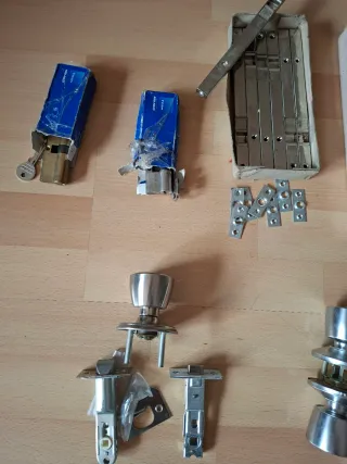 Lotes de cerraduras, pomos y bombines