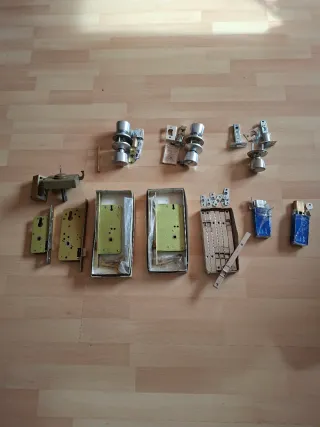 Lotes de cerraduras, pomos y bombines