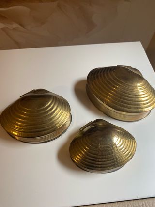Cajas de bronce forma almeja