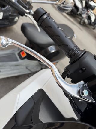 Honda PCX 125cc 2026 Blanca, solo 15 kilómetros...