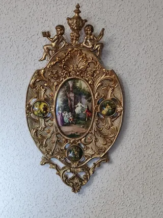 Plato decorativo ovalado de bronce.