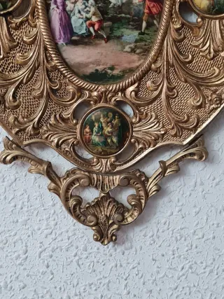 Plato decorativo ovalado de bronce.