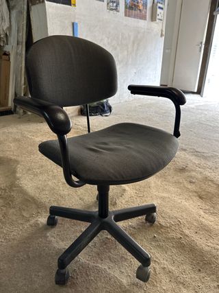 Silla de oficina con ruedas