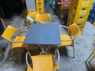 4 Sillas Amarillas Metálicas