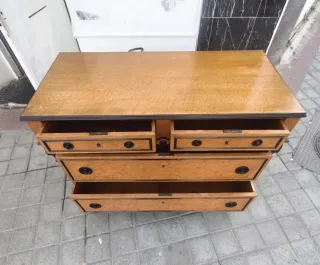 Cómoda antigua de madera