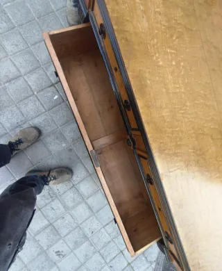 Cómoda antigua de madera