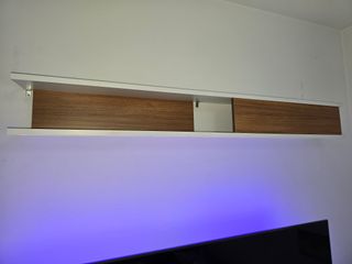 Mobile TV e scaffale a parete bianco/legno