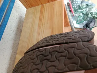 Chanclas blancas con hebillas