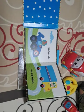 Giocattoli: libri + macchinine + valigetta