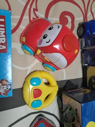 Giocattoli: libri + macchinine + valigetta