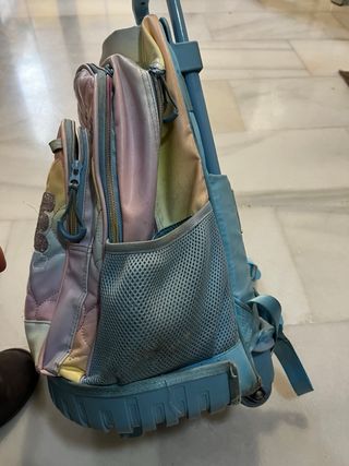 Mochila infantil con ruedas y diseño de corazones