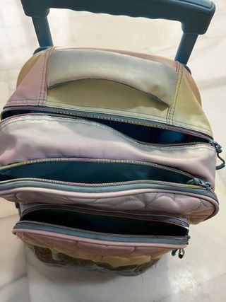 Mochila infantil con ruedas y diseño de corazones