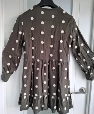 Vestido verde militar lunares