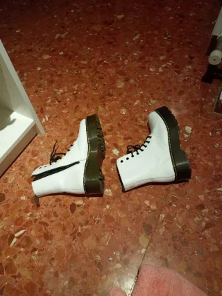 Botas blancas con cordones