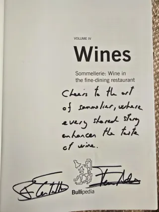 Se venden Bullipedia completa de vinos en Inglés.