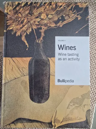 Se venden Bullipedia completa de vinos en Inglés.