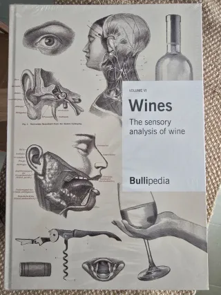 Se venden Bullipedia completa de vinos en Inglés.