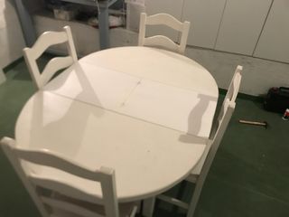 Mesa redonda madera maciza con 4 sillas