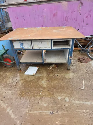 Banco de trabajo metálico