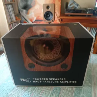 Altavoces Kanto YU4 Activos Madera walnut
