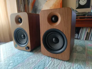 Altavoces Kanto YU4 Activos Madera walnut