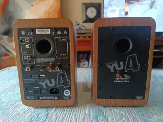 Altavoces Kanto YU4 Activos Madera walnut
