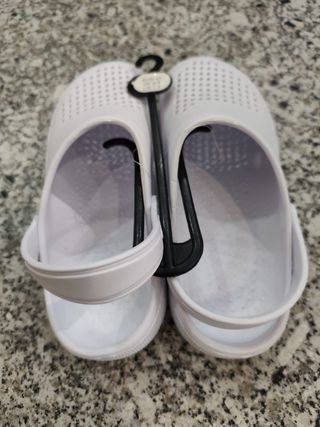 Zuecos laboral antideslizantes varias tallas