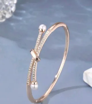Pulsera con perlas de imitación y circón sintético