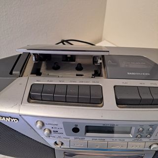 Radio Casete CD Sanyo Plata/Negro con mando distan
