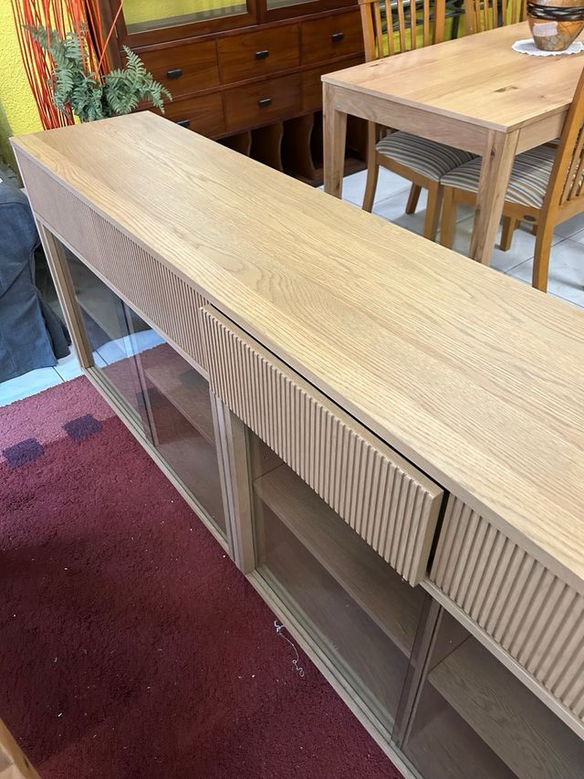 Aparador Kave Home Helvine Madera y Cristal