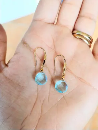 Orecchini ottone dorato e quarzo acquamarina