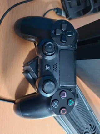 Consola PS4 (PlayStation 4) Negra + Base