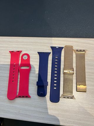 Apple Watch Series 3 con 5 correas