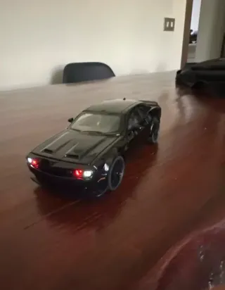 Coche de juguete negro