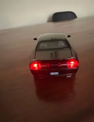 Coche de juguete negro