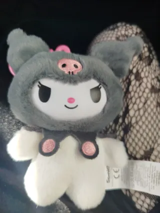 Peluche Kuromi Sanrio Caja Sorpresa Action