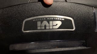 Baúl Moto Givi Negro 2 cascos con respaldo