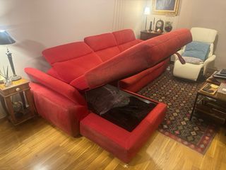 Sofá-cama rojo con chaise longue