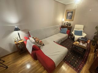 Sofá-cama rojo con chaise longue