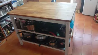 Isla de Cocina Ikea de madera de calidad y sillas