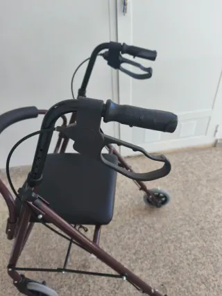 Andador 4 ruedas plegable