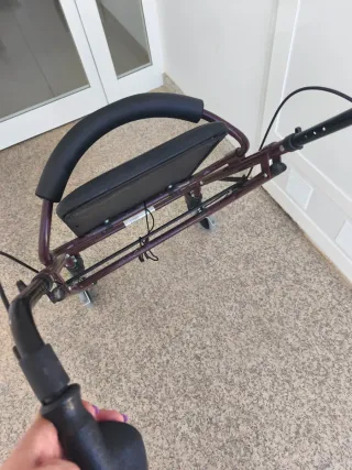 Andador 4 ruedas plegable