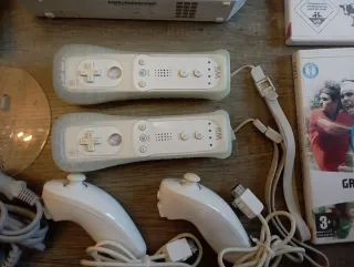 Consola Wii + 5 Juegos + 2 Volantes